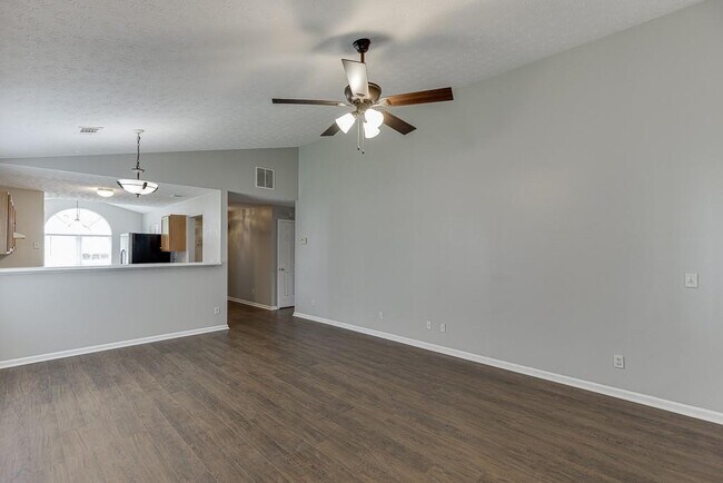 Building Photo - 2195 Oakland Spring Dr