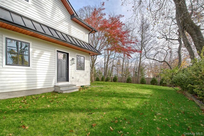 Building Photo - 2 Myrtledale Rd