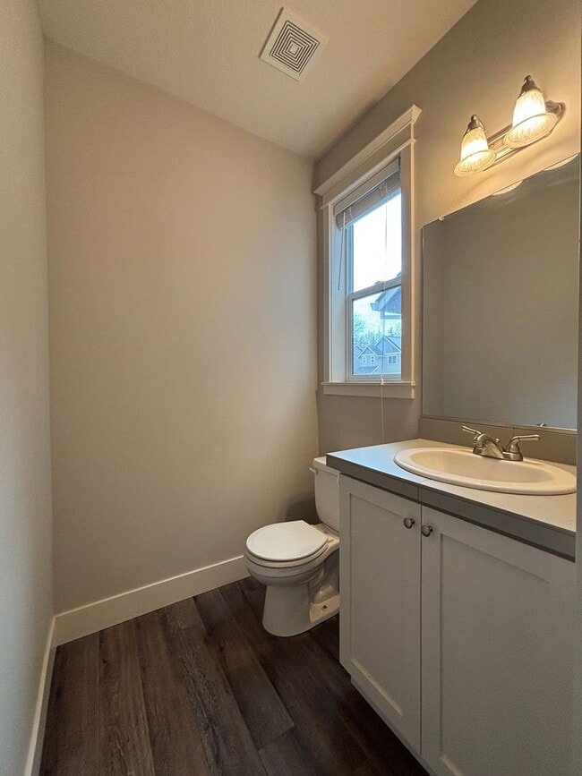 Building Photo - Newer 2 Story Home in Newberg   SHOWINGS  START  MAY 15th