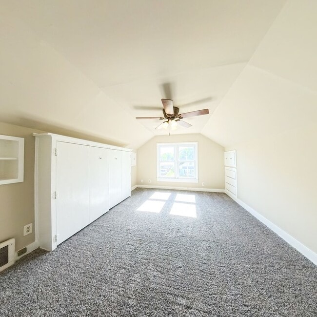 Building Photo - Newly updated 5 bedroom 2 bathroom home