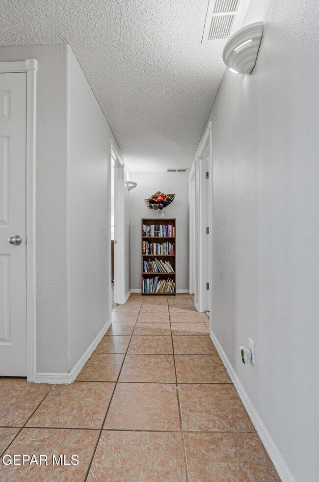Building Photo - 3828 Tierra Aurora Dr