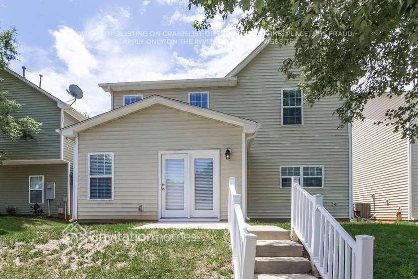 Building Photo - 9022 Glenashley Dr