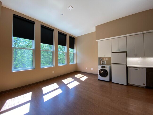 Building Photo - 83 Hanover St