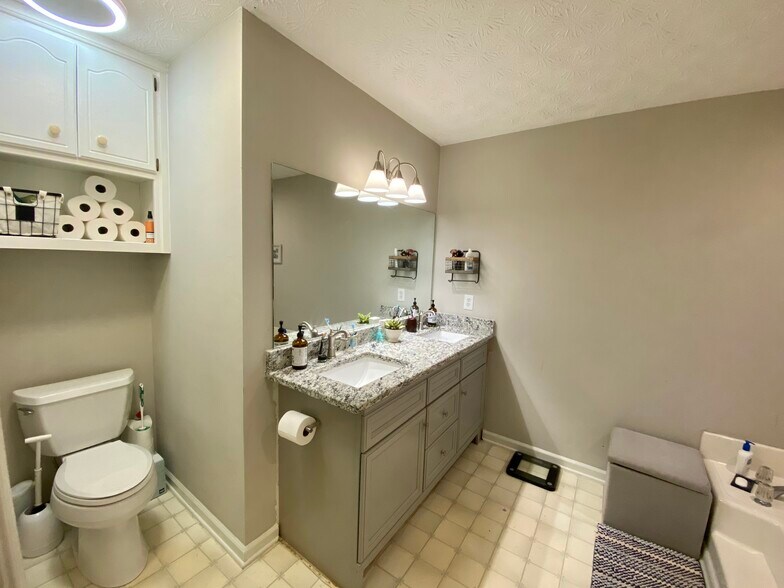 Building Photo - 1095 Mountain Springs Dr NW