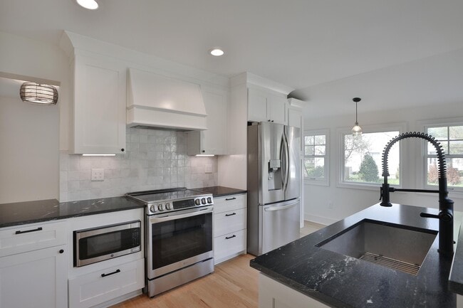 Building Photo - 125 S Knox St