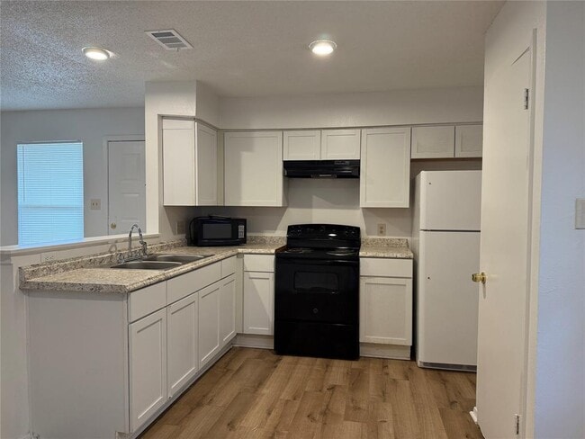 Building Photo - 5506 Rose Hill Cir