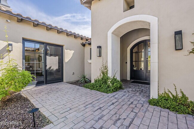 Building Photo - 12016 N Sunset Dr