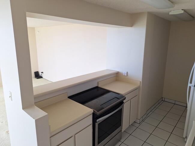 Building Photo - 2600 Pualani Way