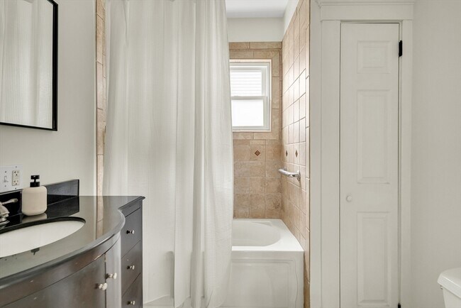 Building Photo - 266 Belmont St