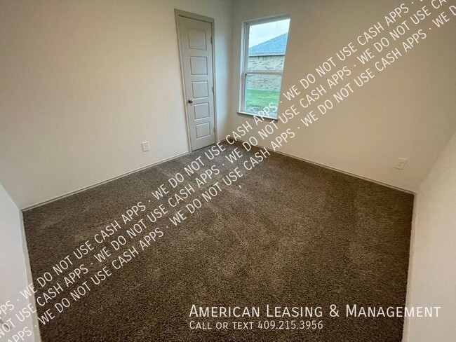 Building Photo - 1585 Holly Trails