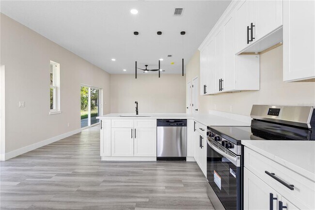 Building Photo - 33320 CR-473