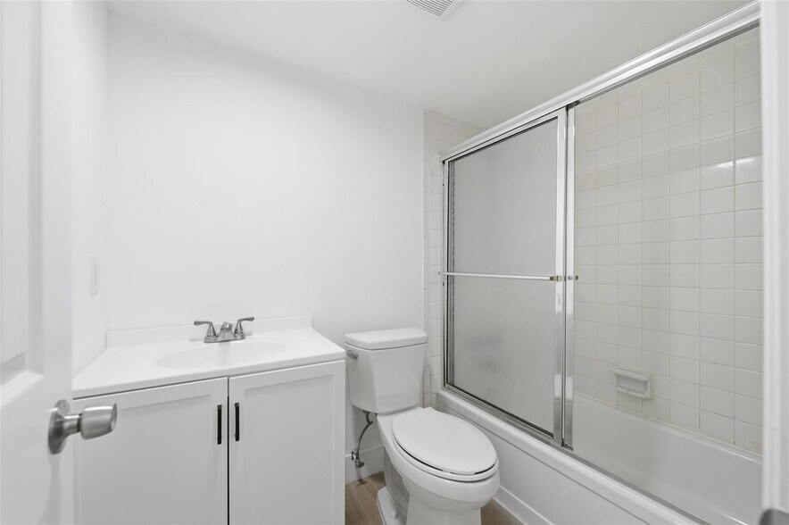 Building Photo - 9430 Poinciana Pl