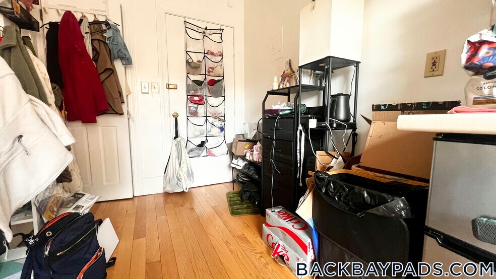 Building Photo - 405 Beacon St