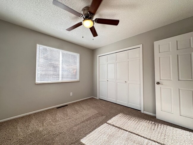 Building Photo - 2015 Pine Grove Ave