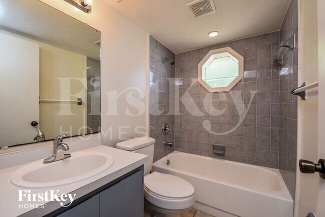 Building Photo - 4141 SW 6th Pl