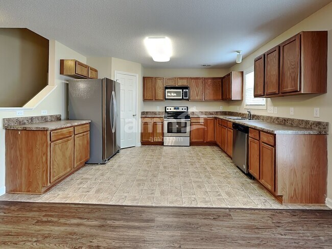 Building Photo - 1308 Silver Dr