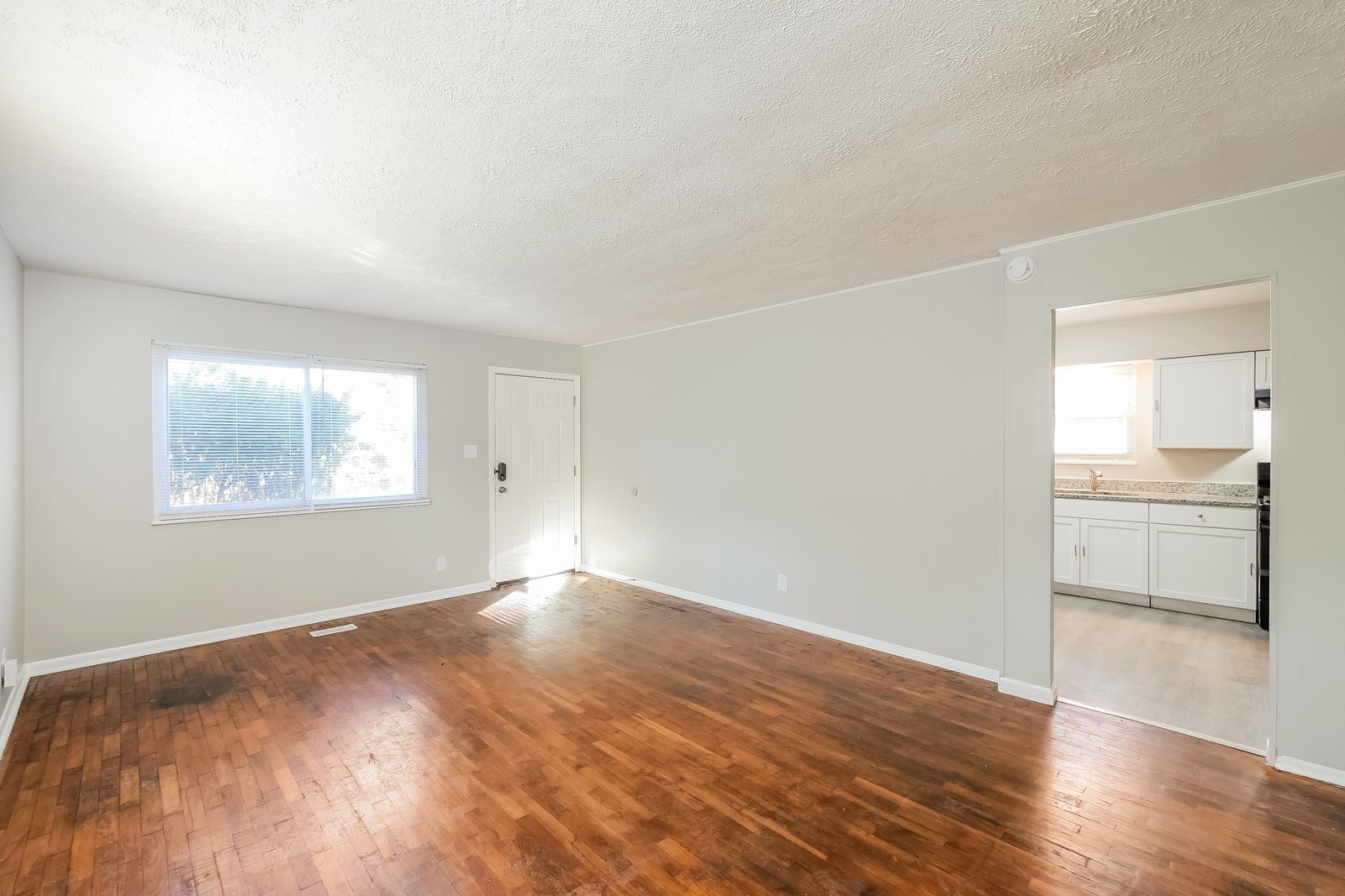 Building Photo - 3135 Forest Manor Ave