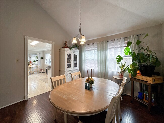 Building Photo - 2909 Laurelridge Dr