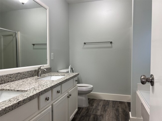 Building Photo - 11956 Chanteloup Dr