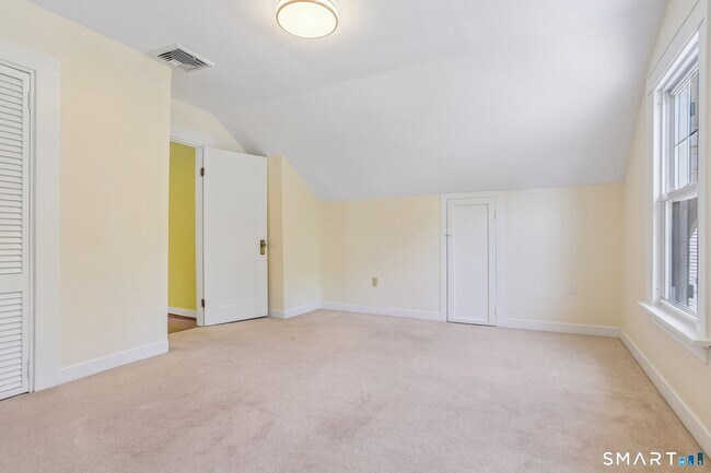 Building Photo - 1572 Whitney Ave