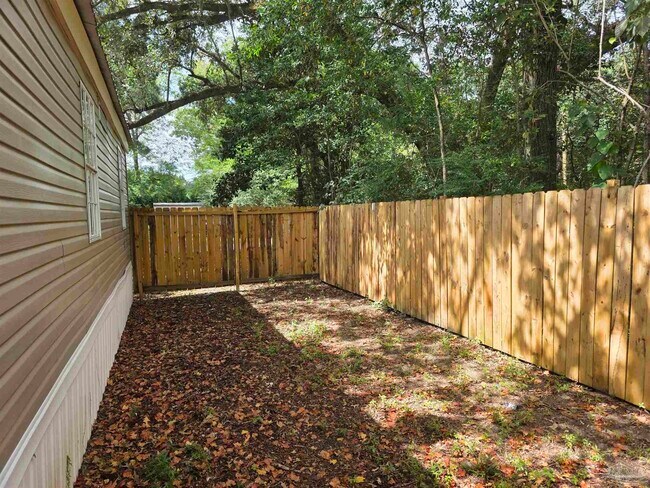 Building Photo - 8906 Figland Ave