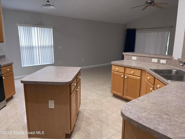 Building Photo - 1044 Sedgewood Cir