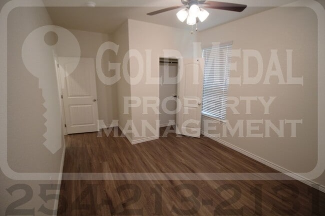 Building Photo - 5103-5105 Red Rose Crossing