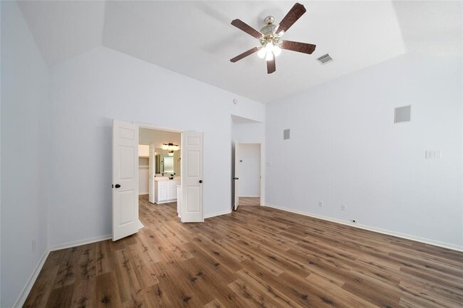 Building Photo - 2111 Scenic Hollow Ct