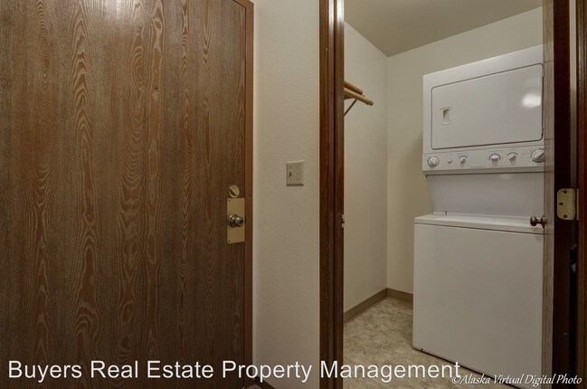 Building Photo - 1540 Russian Jack Dr