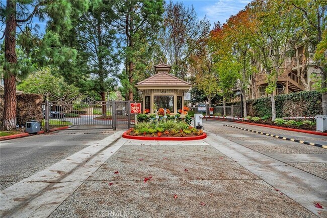 Building Photo - 2559 Plaza del Amo