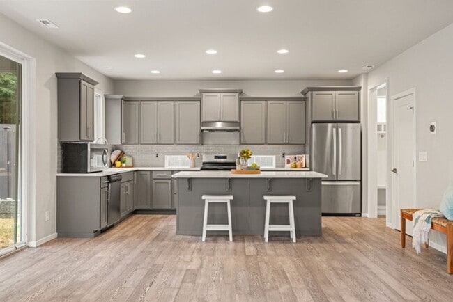 Building Photo - Listed For Rent