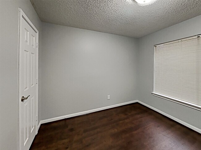 Building Photo - 16031 Hidden Acres Dr