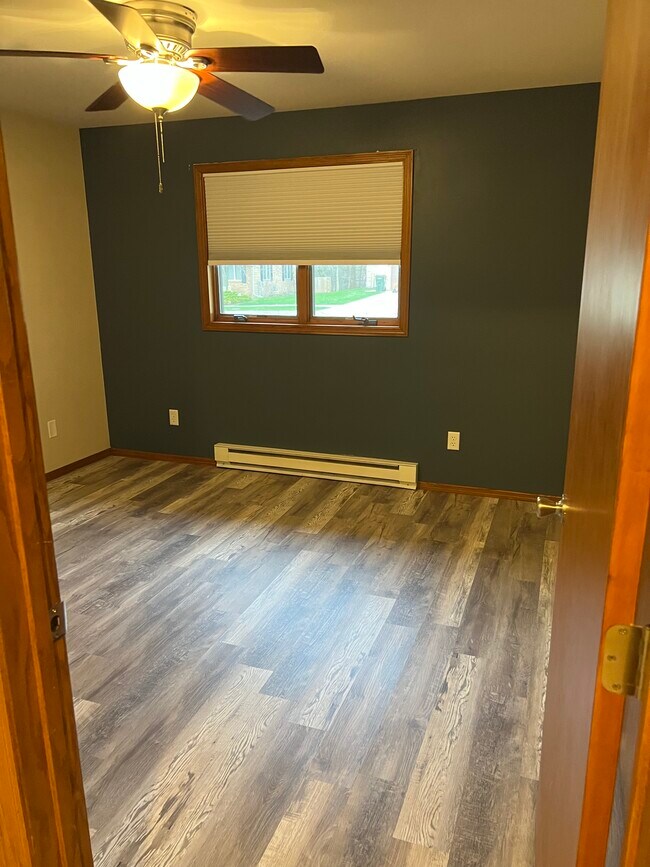 2nd bedroom on front side - 935 Shamrock Ct