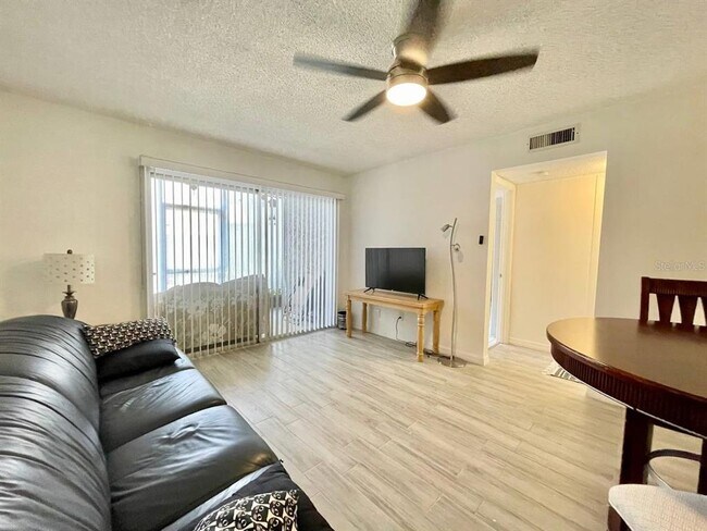 Building Photo - 6342 Newtown Cir