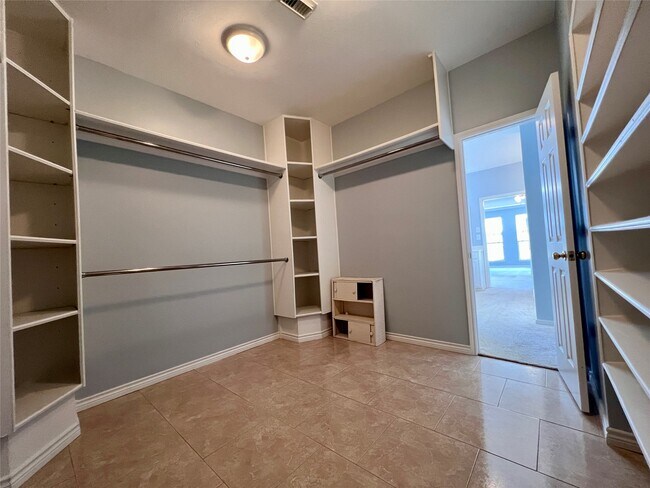 Building Photo - 3311 Whitebud Dr