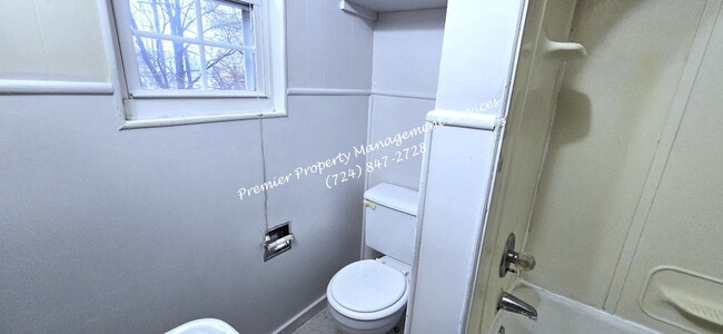 Building Photo - 404 Center Ave