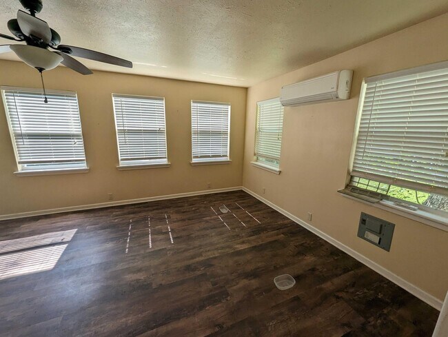 Building Photo - 2590 E Lucas Dr