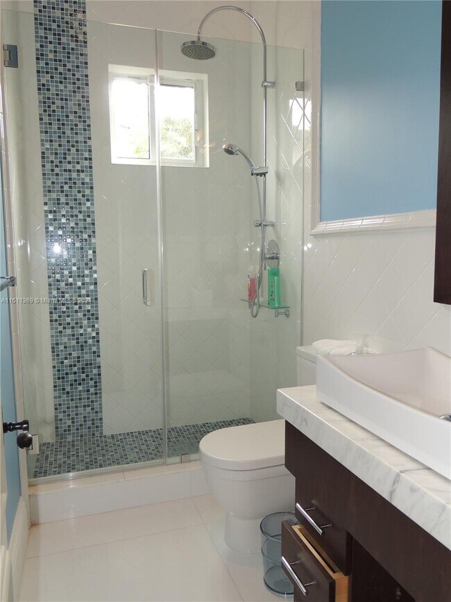 Building Photo - 240 S Hibiscus Dr