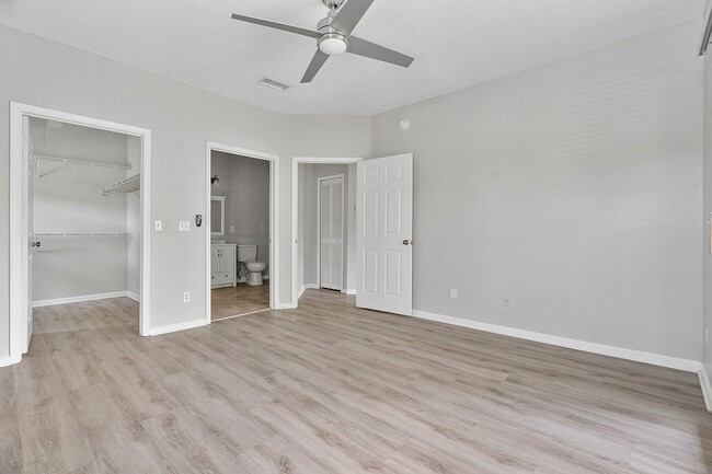 Building Photo - 2 bedroom/ 2 bathroom condo on Southside!