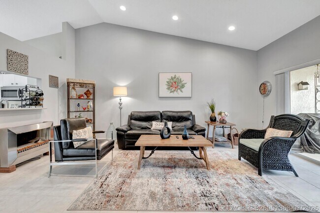 Building Photo - 6129 Heliconia Rd