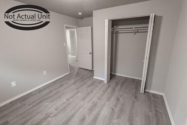 Building Photo - 203 Wheaton Ct