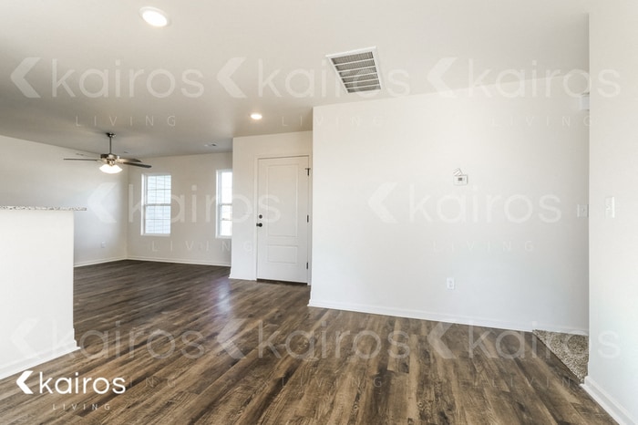 Building Photo - 803 Granite Cir SW