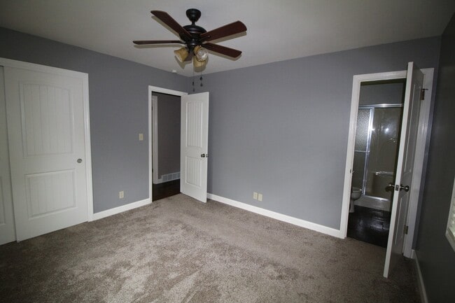 Building Photo - 133 Youngridge Dr