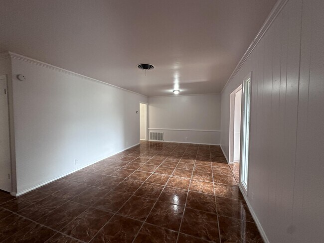 Building Photo - 4926 Calvin Dr