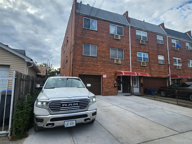 Primary Photo - 101-64-101123 123rd St