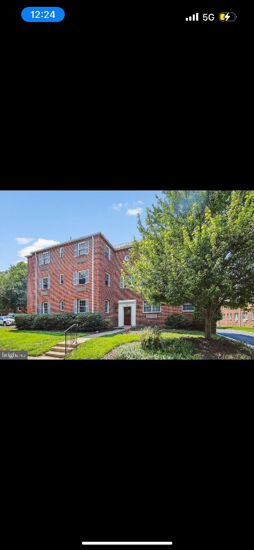 Building Photo - 1734 W Abingdon Dr