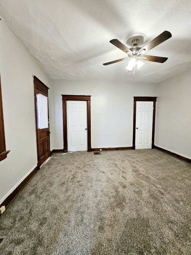 Building Photo - 2422 Warren St