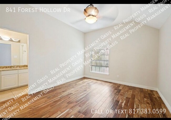 Building Photo - 841 Forest Hollow Dr
