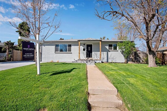 Building Photo - Gorgeous 5 Bedroom 2 1/2 Bathroom Littleto...