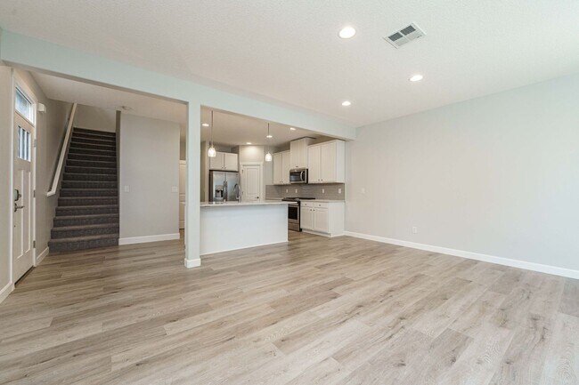 Building Photo - Desirable Salmon Creek Home Located in Lux...
